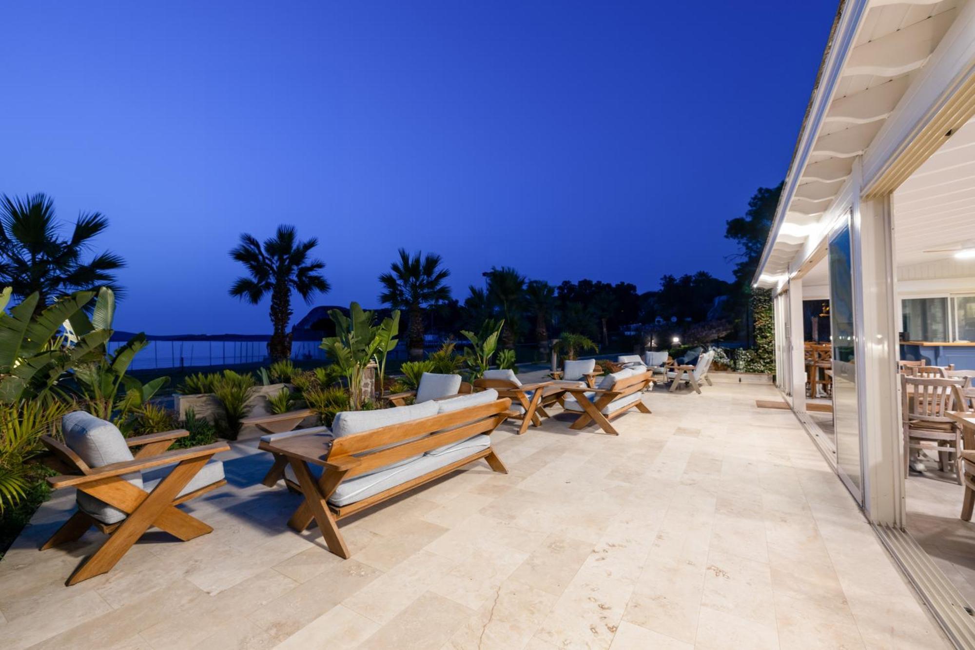 Navalia Hotel Foça Exteriör bild