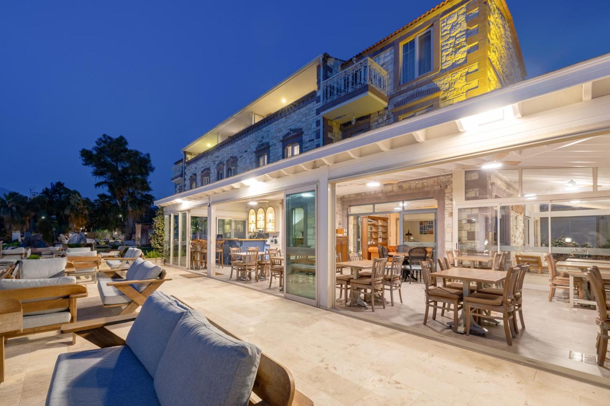 Navalia Hotel Foça Exteriör bild